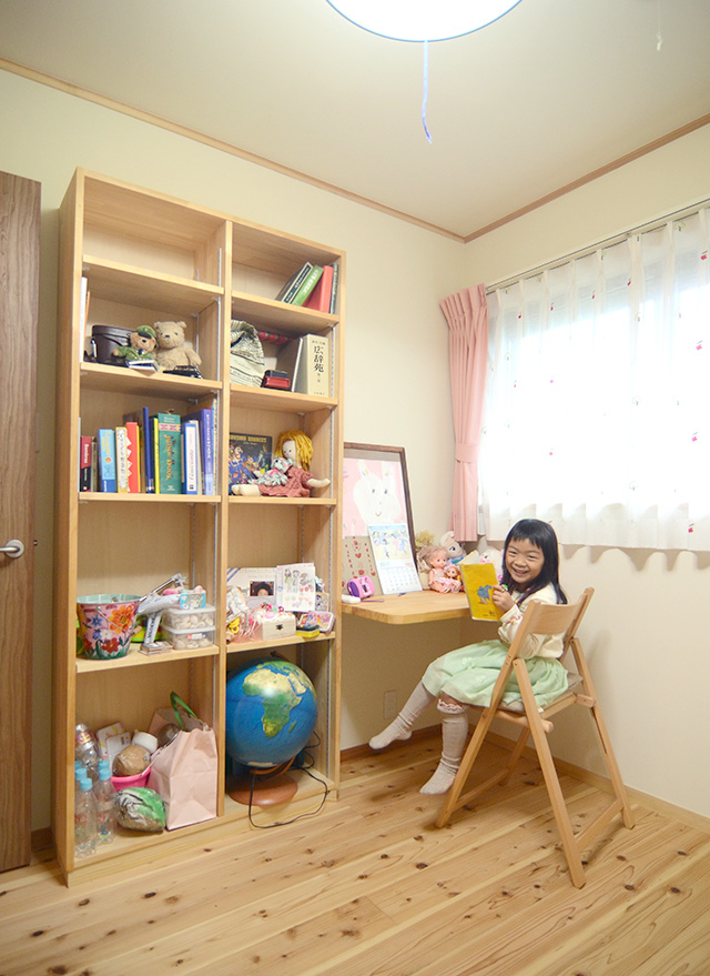 子供部屋の本棚もエビナ製材オリジナル