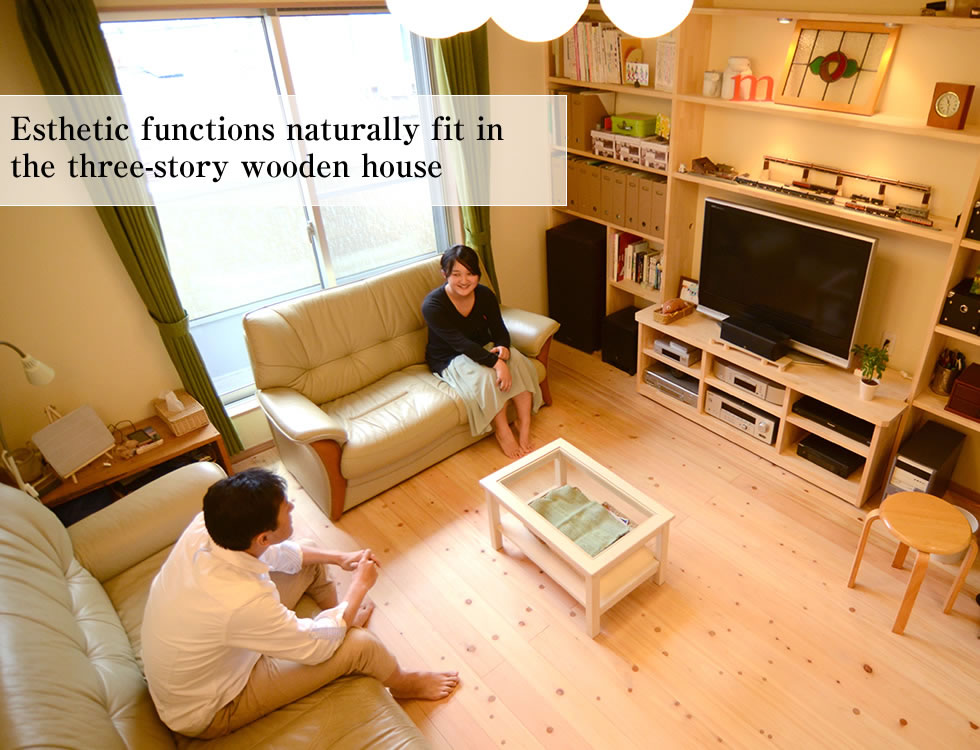 Esthetic functions naturally fit in the three-story wooden house 